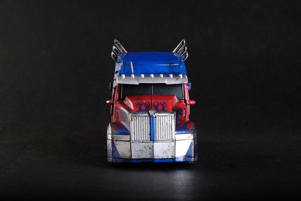 Transformers The Last Knight   Exclusive Battle Damage Optimus Prime Bumblebee Lucky Draw Voice Changer Helmet  (2 of 15)